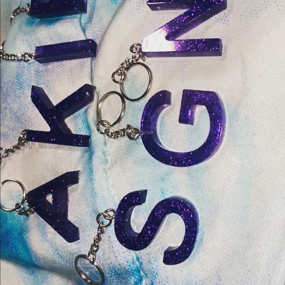 Customized keychain letters i can also do different colors if you are interested - Picture 11 of 12